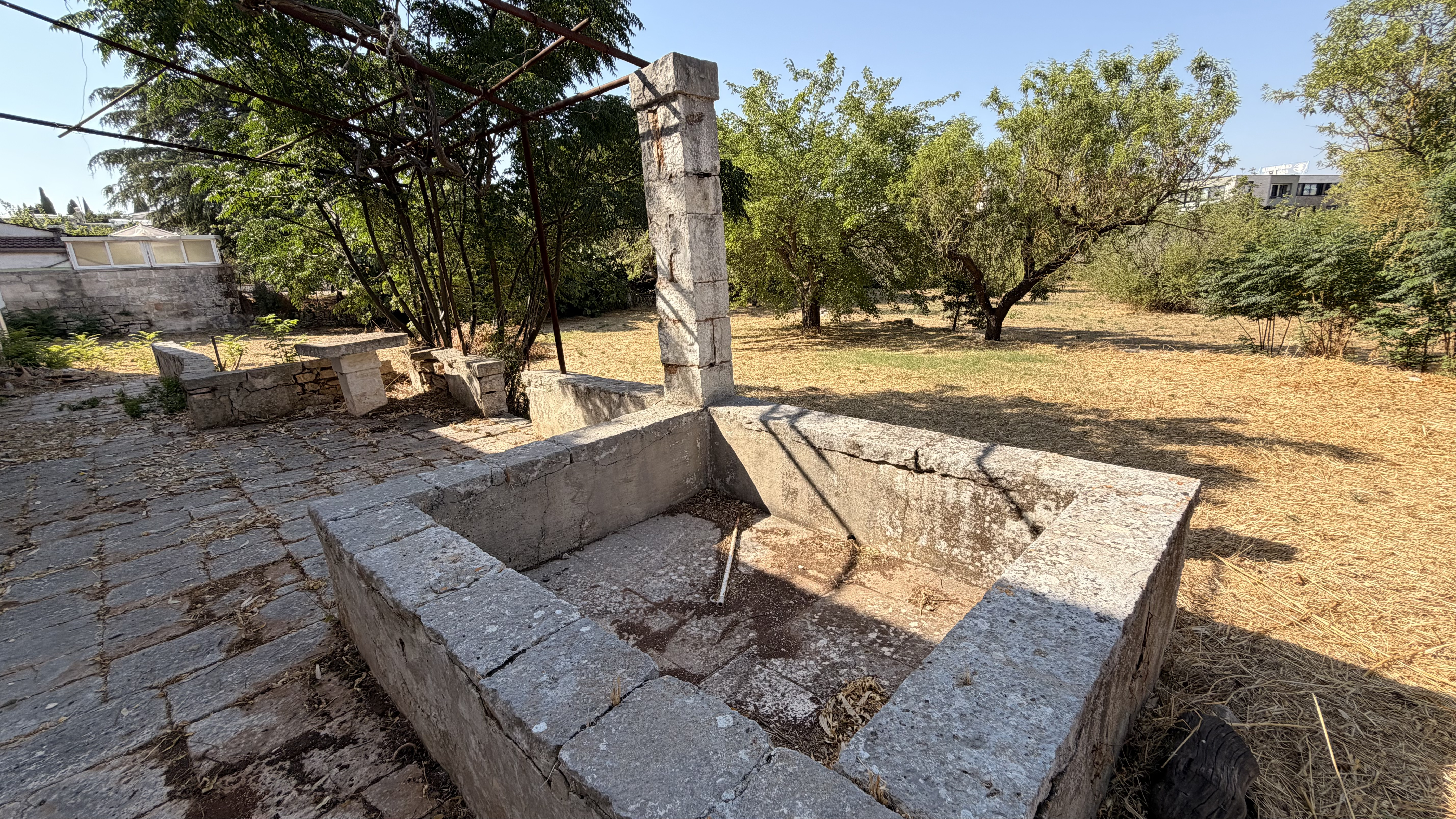 Prossimit&agrave; del paese Fabbricato in Pietra con Terreno